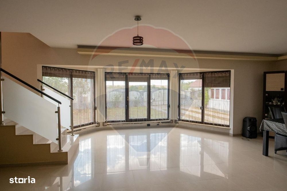 Casă / Vilă cu 5 camere de vânzare