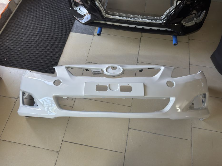 Бампер передний Toyota Corolla 150 белый