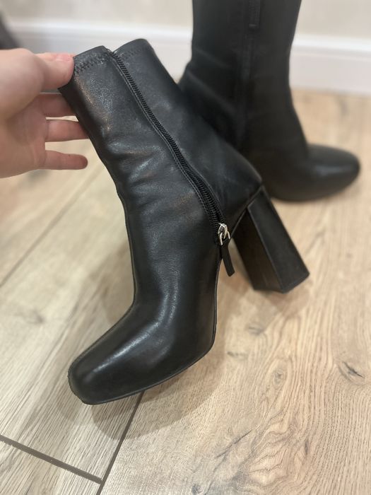 Продам кожаные сапоги Uterque