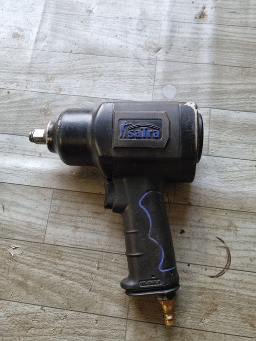 Pistol pneumatic de impact