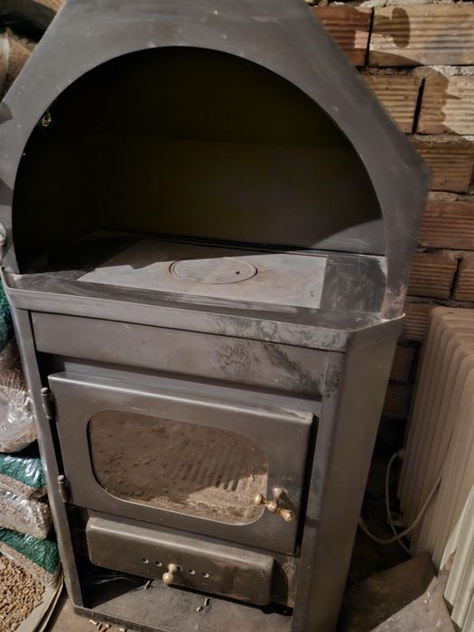 Печка на дърва + помпа подходяща за връзване към радиатори