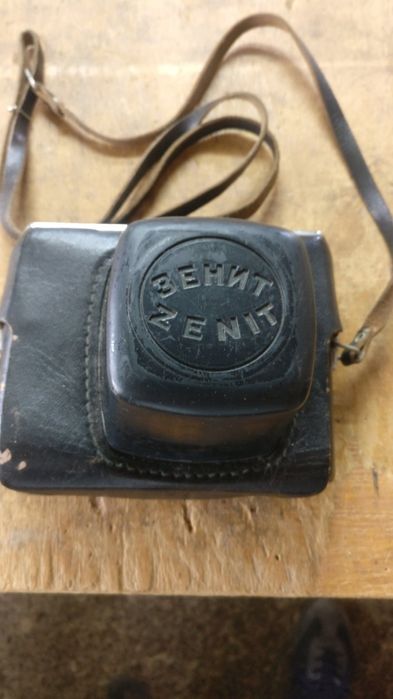 Фотоапарат "Зенит"11 и Светкавица "Elgawa"