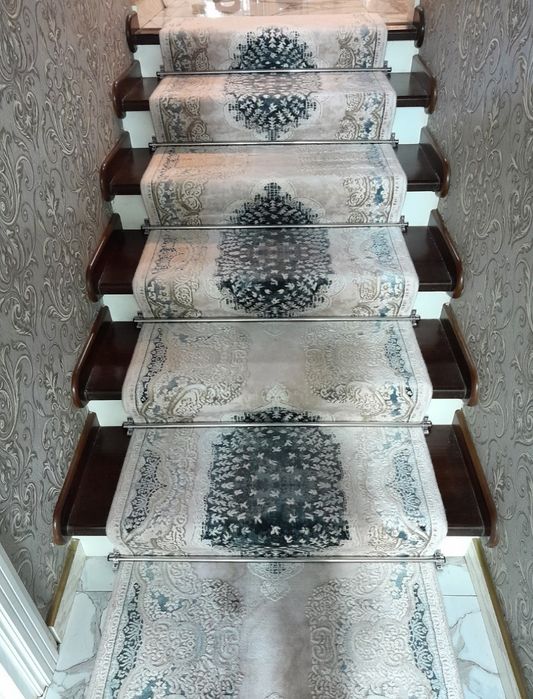 Gilam kesish va tikish