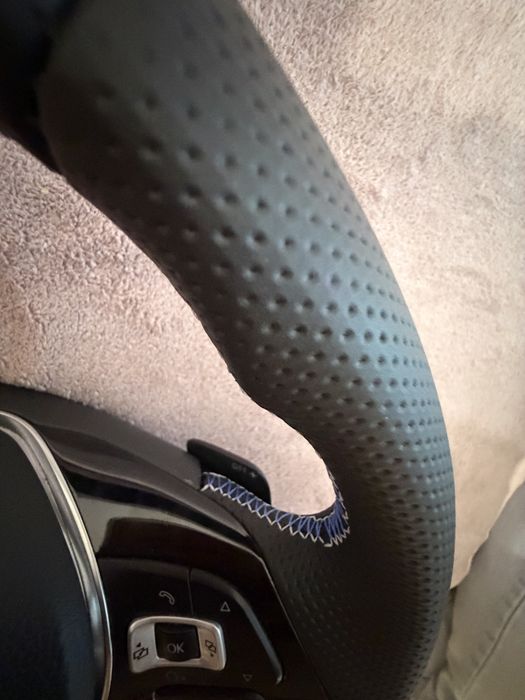 Volan Tapitat cu piele perforata si cusatura alb-albastru Volkswagen B8 , Golf 7 , Golf 8 an 2015+