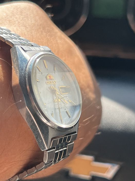 Orient soat sotiladi kristal oynasi