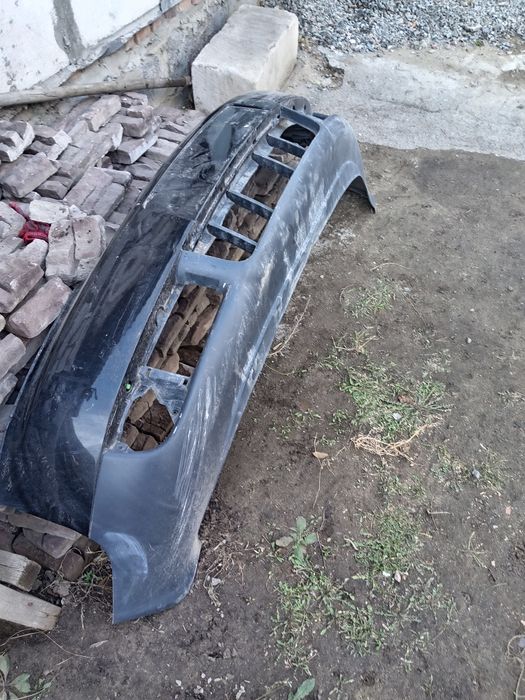 Передний бампер Ауди а6 с5.