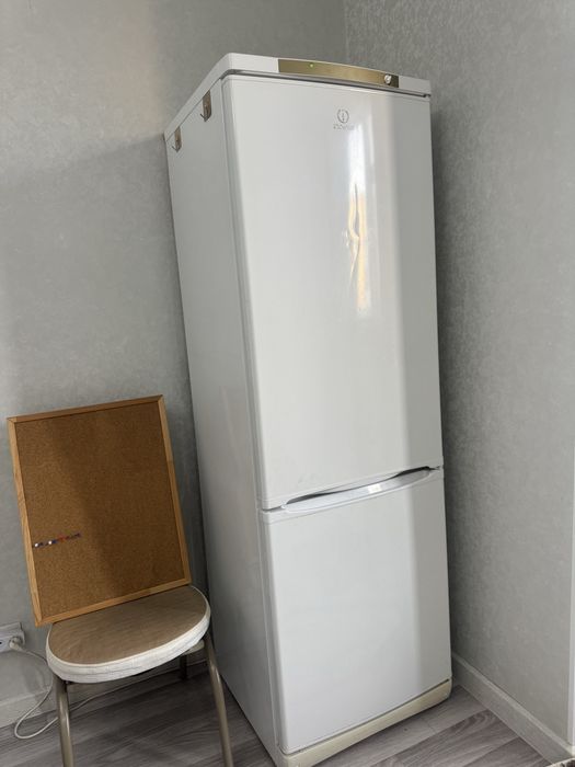 Продам холодильник Indesit в хорошем состоянии