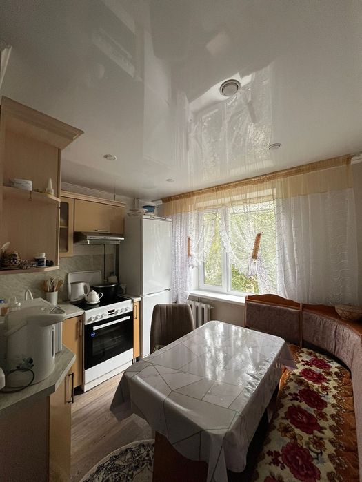 Продам квартиру 3-х комнатную