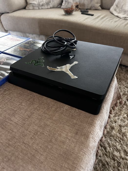 Vand ps4 slim 500gb plus 16 jocuri cu cd