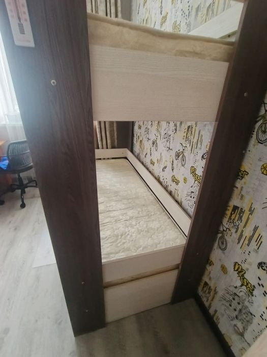 Продам двухъярусную кровать