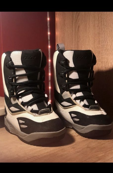 Boots snowboard .