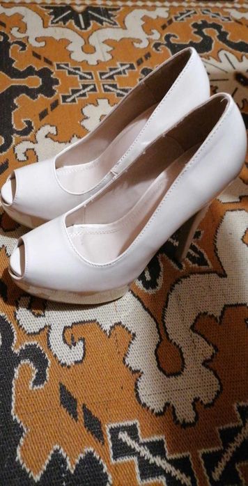 Нови дамски  обувки 38 номер