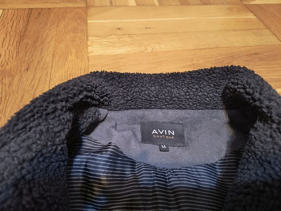 Много късо кожено яке