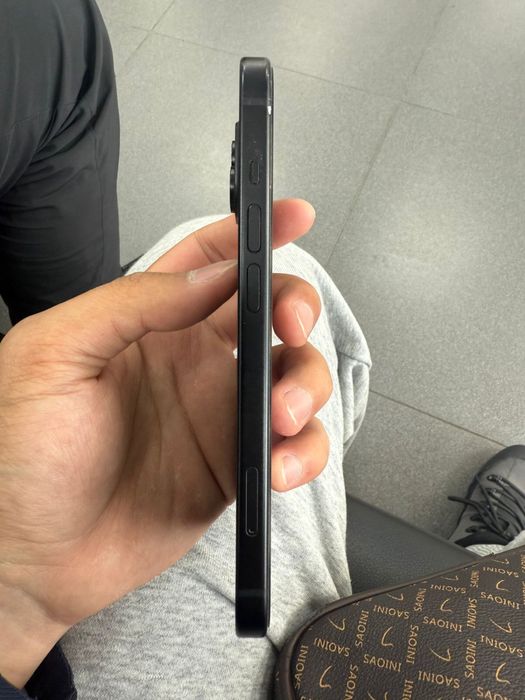 Айфон 15/128 гб.