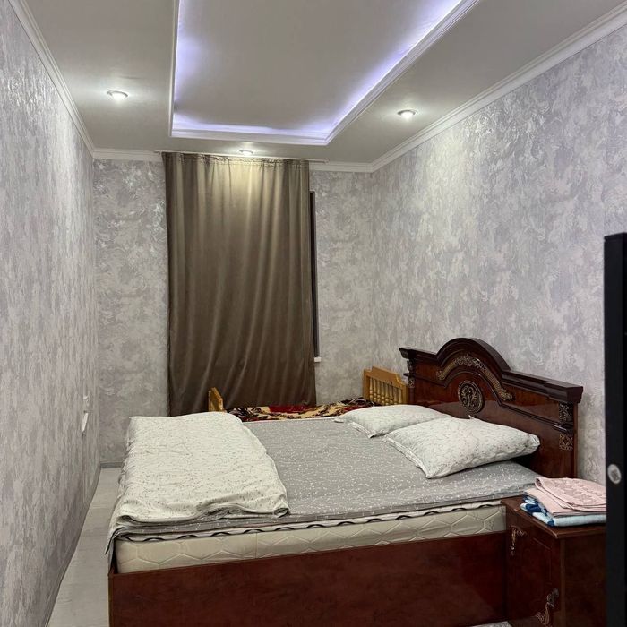 Сдаётся 2х комнатная квартира посутчно