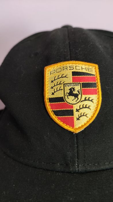 Porsche шапка с козирка в отлично състояние