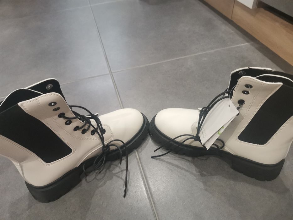 Нови бели боти от Мат Старр