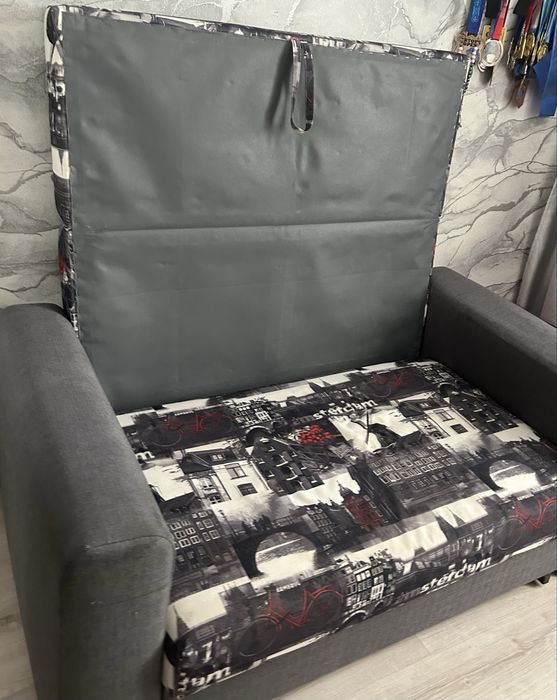 Срочно продам диван