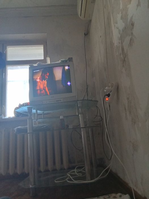 Телевизор лж бу  с подставкой