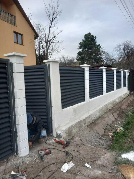 Garduri din panou stil jaluzele, sipca metalica, tabla, plasa si BCA