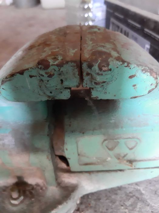 Тиски слесарные советские