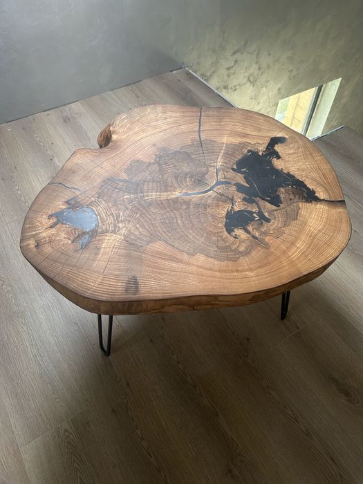 Уникална маса от масив дъб и метал