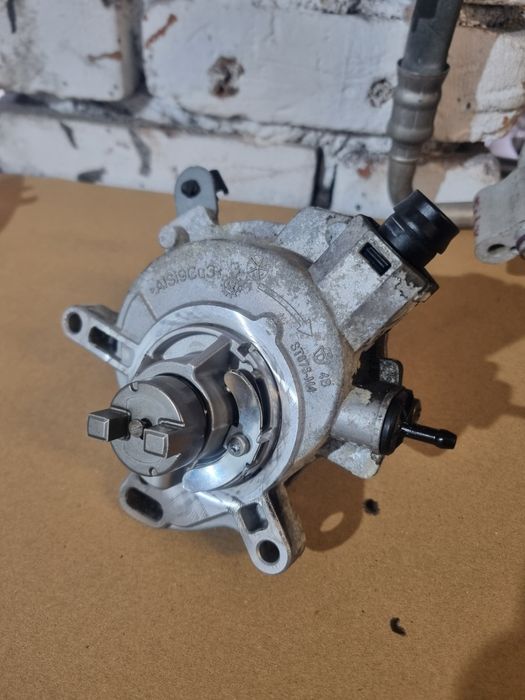 Pompa vacuum originala Ford Fiesta 1.0 Ecoboost 74kw 100cp Euro 6