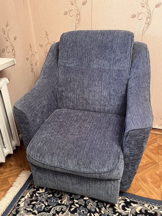 Продам диван с креслами
