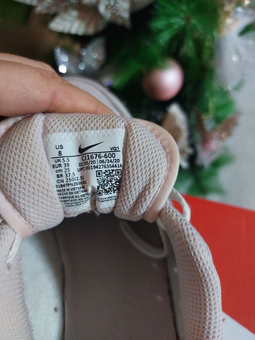 Маратонки Nike и др.