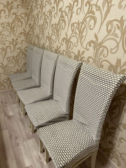 Кухонный стол из дерева