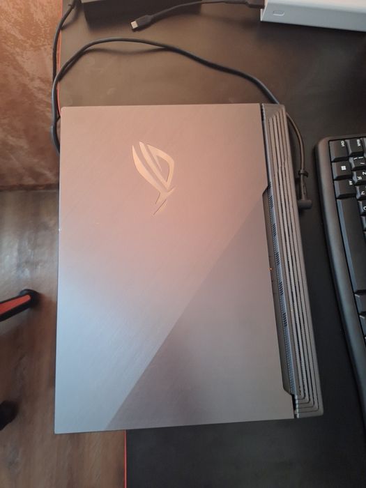 Продаю игровой ноутбук Asus Rog Strix