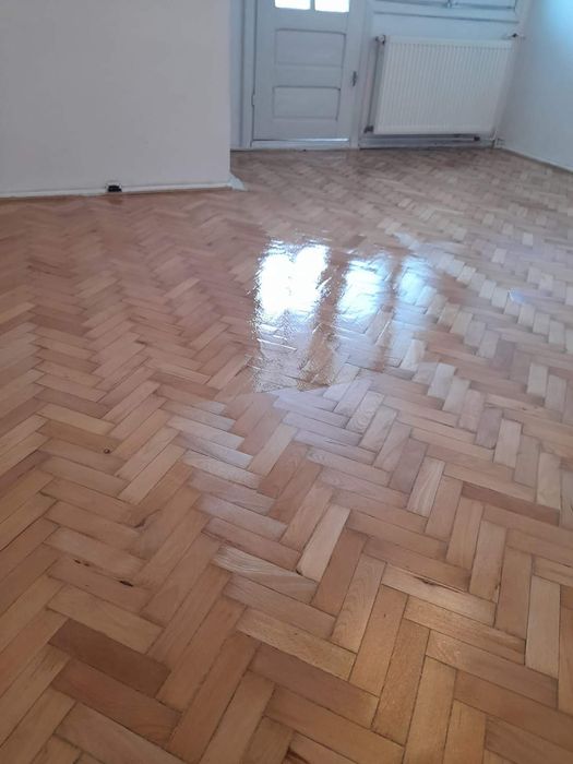 Slefuiesc ,repar,lacuiesc si montez parchet