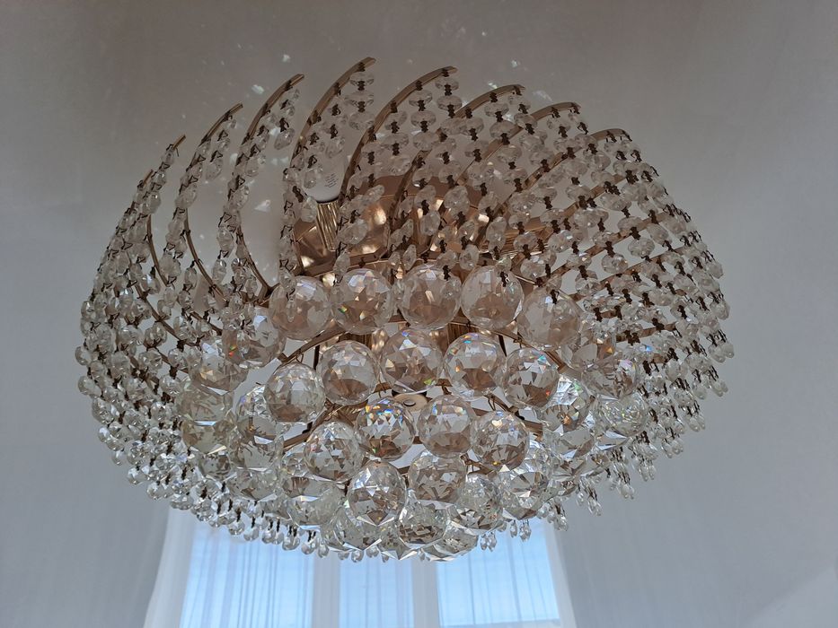 Продам люстру в отличном состоянии.