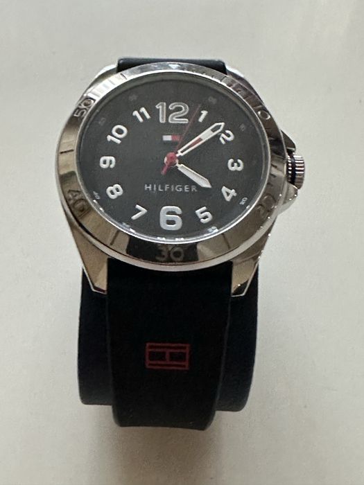 Часовник на Tommy Hilfiger