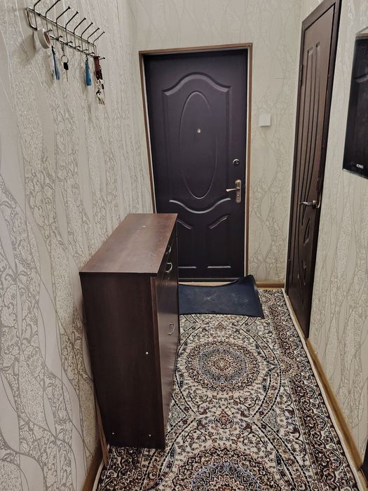 Уй сотилади 2 хона 3 она килинган. Продаётся квартира.