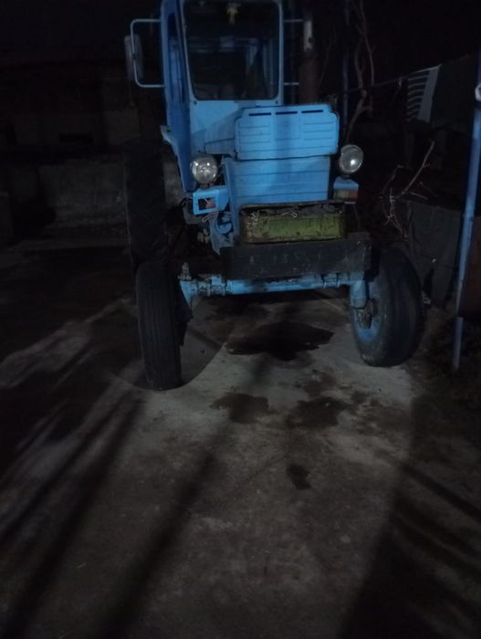 Traktor sotiladi 28