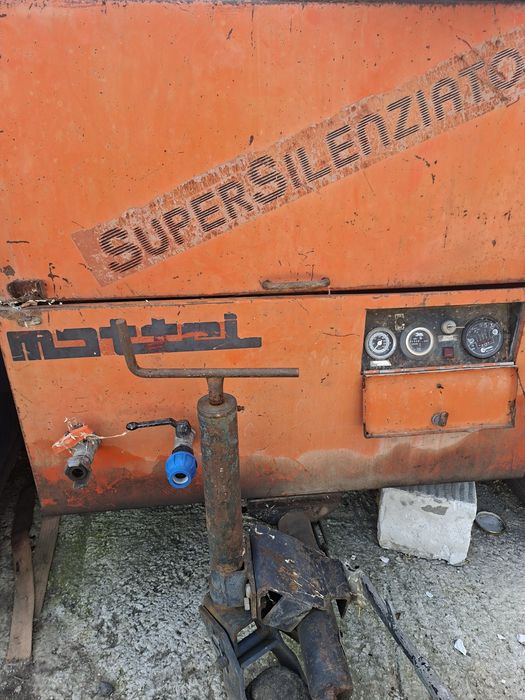 Vând motocompresor aer 3.8 M3 / min