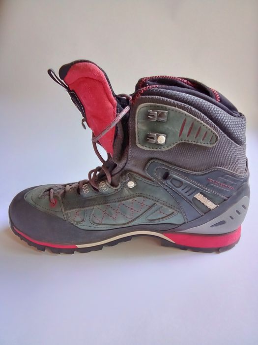 Трекинговые ботинки