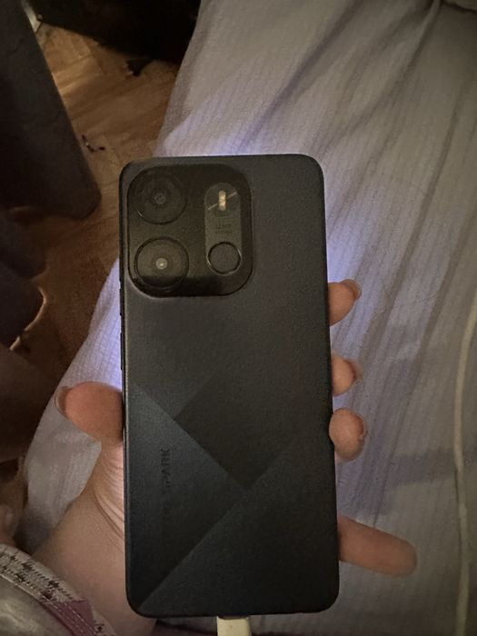 продаю телефон tecno spark go 2023