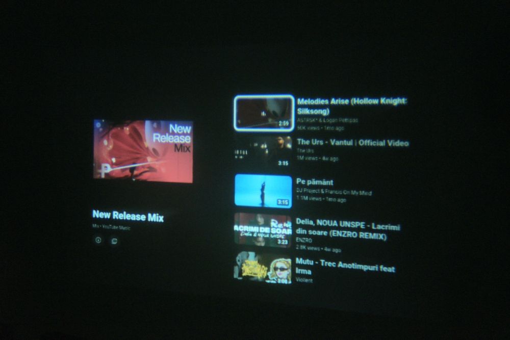 Videoproiector HD smart portabil cu Android 11