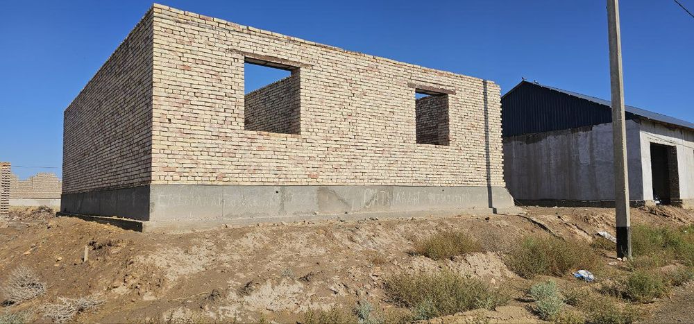 Уй сатилады Эппадром 130млн.