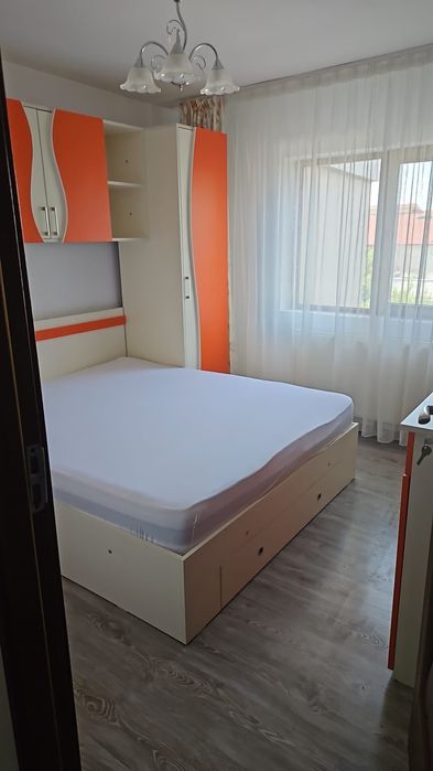 Închiriez apartament