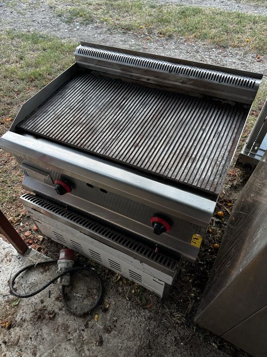 Grătar profesional pe gaz cu plită din fontă striată – inox – ideal restaurant/fast-food
