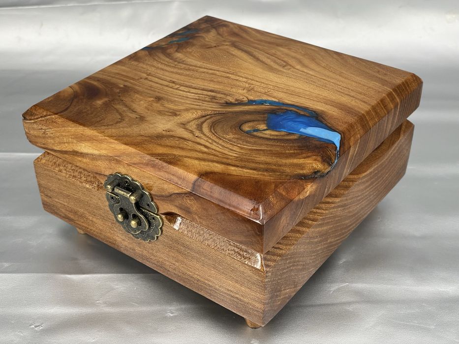 Шкатулка деревянная