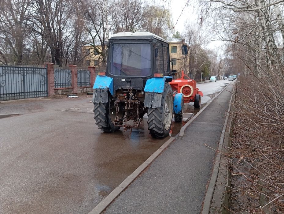 Трактор  пятьсот мото часов обмен на деньги
