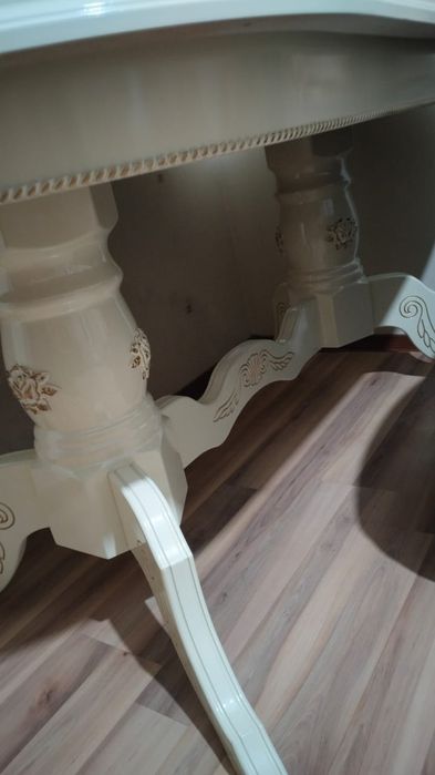 Продам обеденный стол