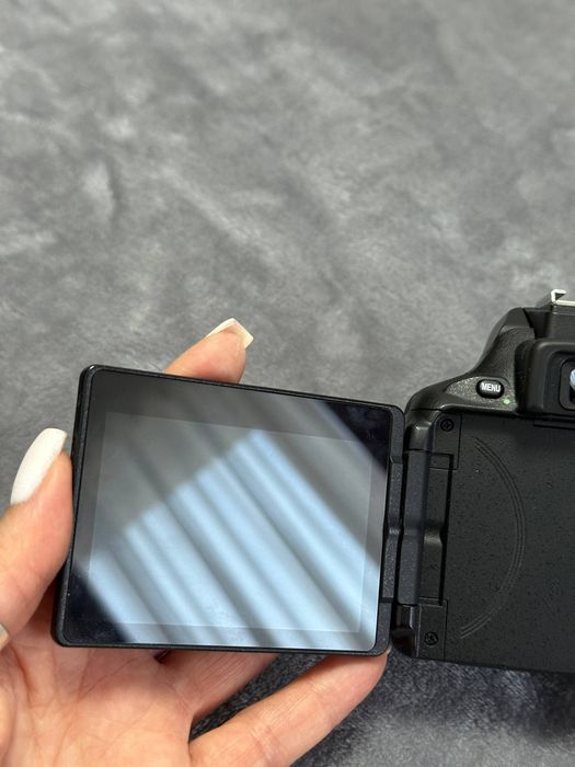 Nikon D5600 (Fără obiectiv, DEFECT)