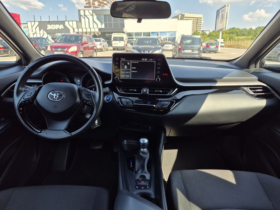 Продавам Toyota CH-R в гаранция