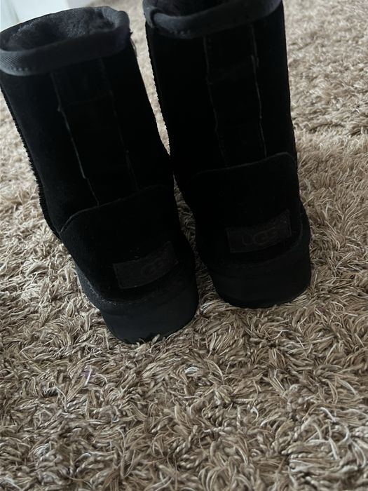 Боти от естествен велур в черно ugg