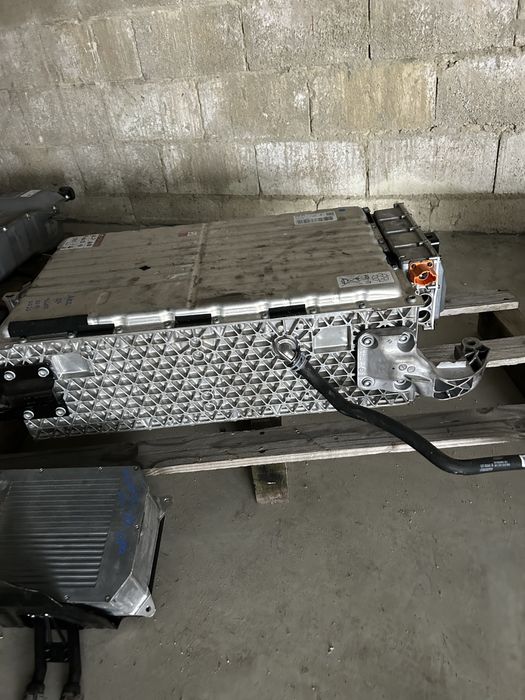 Продавам хибридна батерия за Audi Q-5